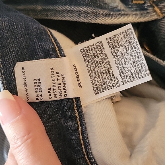 VINTAGE DIESEL BUTTON-FLY GARAGE WASH JEANS - Picture 13 of 14